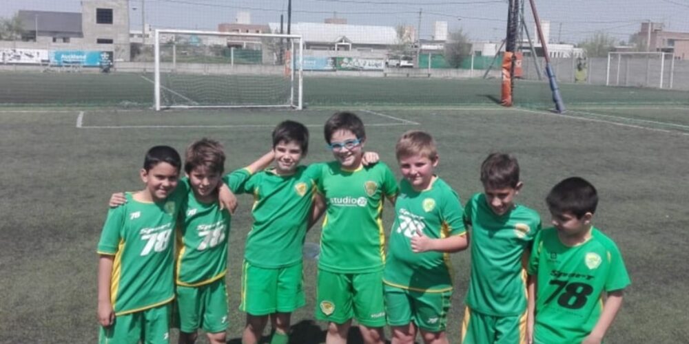 Los chicos de futbol infantil participaron de otro torneo
